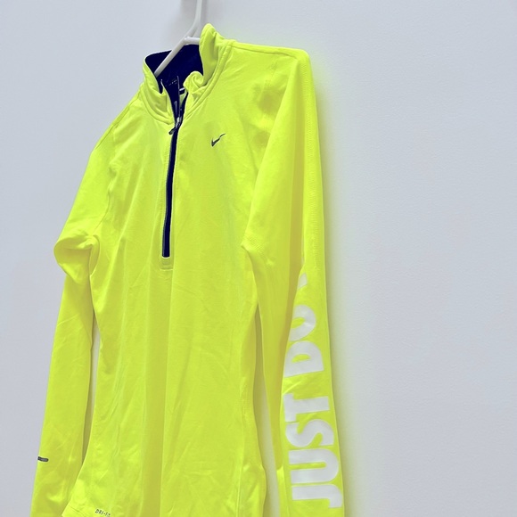 NEW NIKE DRI-FIT Women Training Top Size XS - Picture 3 of 7